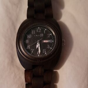 NEW‎ Earth Eco-Friendly Men's Wood Wrist Watch W/Day & Date Runs-BD-27